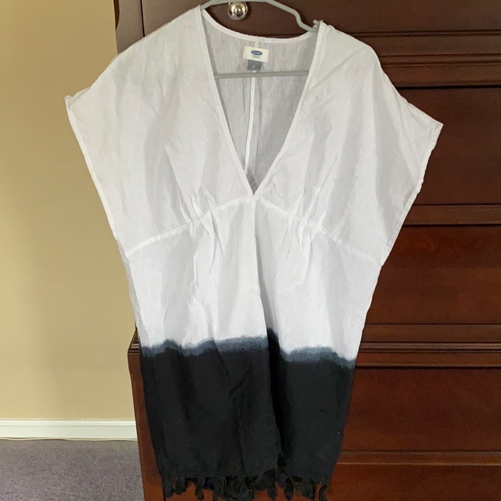 Old Navy ombré black gray and white coverup